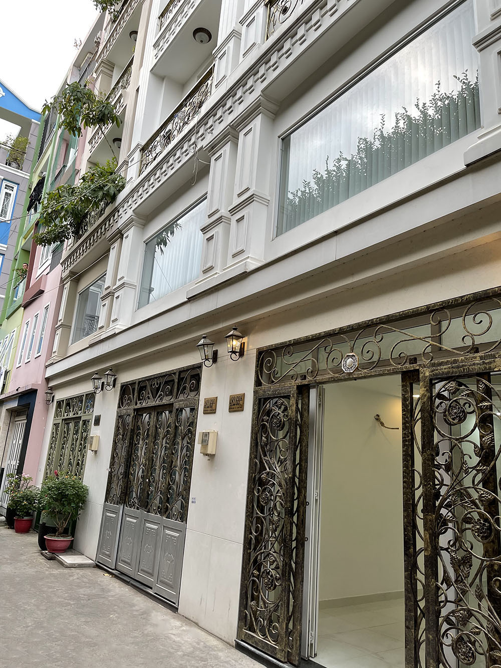 Chính chủ cho thuê nhà 3 lầu thiết kế cổ điển hẻm ôtô 7 chỗ 482/69K Lê Quang Định